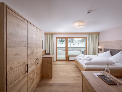 Familienhotel - Skikurs direkt beim Hotel - Österreich - Zimmer Melisse mit 33 m²  - Naturhotel Kitzspitz