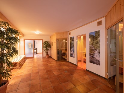 Familienhotel - Kletterwand - Wellnessbereich  - Hotel Eggerhof