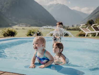 Familienhotel - Pools: Innenpool - Kitzbühel - Feriendorf Ponyhof