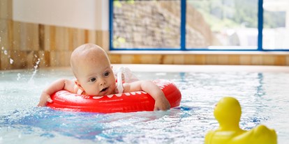 Familienhotel - Garten - Pinzgau - Babyschwimmen - Wellness-& Familienhotel Egger