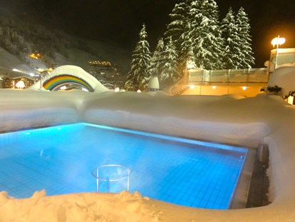Familienhotel - Umgebungsschwerpunkt: Berg - Kitzbühel - Beheizter Outdoor-Pool - Wellness-& Familienhotel Egger