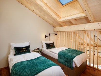 Familienhotel - Umgebungsschwerpunkt: Berg - Graubünden - Duplex Familienzimmer | Kinderschlafbereich - Hotel Sport Klosters
