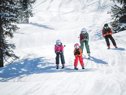 Familienhotel - Kinderbetreuung in Altersgruppen - Skifahren am Ellmauhof - Familienresort Ellmauhof - das echte All Inclusive ****S