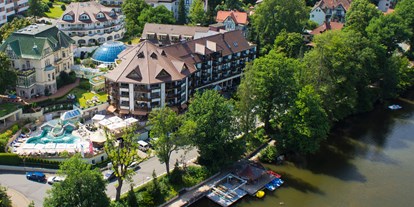 Familienhotel - Umgebungsschwerpunkt: See - Langelsheim - Luftaufnahme vom SPA & Wellness Resort Romantischer Winkel - Romantischer Winkel - RoLigio® & Wellness Resort