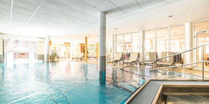 Familienhotel - Pools: Außenpool beheizt - Tiroler Unterland - Pool - Innenbecken - Landhotel Schermer