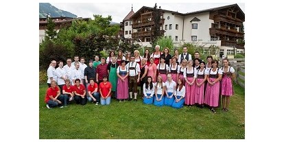 Familienhotel - Umgebungsschwerpunkt: Berg - Tirol - Das Landhotel Schermer Team - Landhotel Schermer