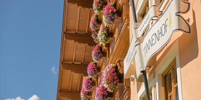 Familienhotel - Pools: Innenpool - Zell am See - Aussenansicht - Alpines Lifestyle Hotel Tannenhof