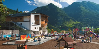 Familienhotel - Pools: Innenpool - Zell am See - Spielplatz - Alpines Lifestyle Hotel Tannenhof