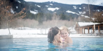 Familienhotel - Babysitterservice - Naturns bei Meran - Alphotel Tyrol Außenpool - Family & Wellness Resort Alphotel Tyrol