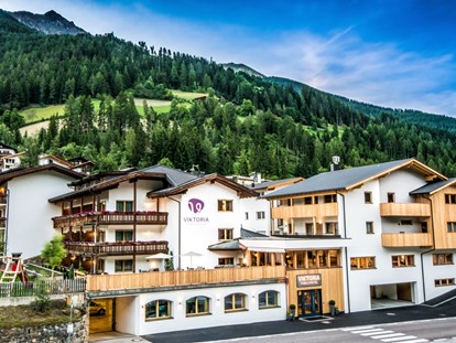 Familienhotel - Einzelzimmer mit Kinderbett - Latsch (Trentino-Südtirol) - Familienhotel Viktoria - Familienhotel Viktoria