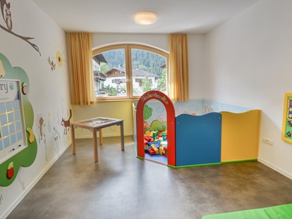 Familienhotel - Umgebungsschwerpunkt: Fluss - Trentino-Südtirol - Kinderspielraum - Familienhotel Viktoria