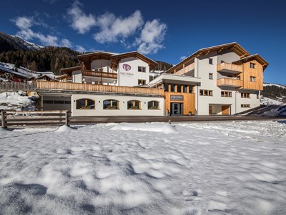Familienhotel - bewirtschafteter Bauernhof - Dorf Tirol - Familienhotel Viktoria - Familienhotel Viktoria