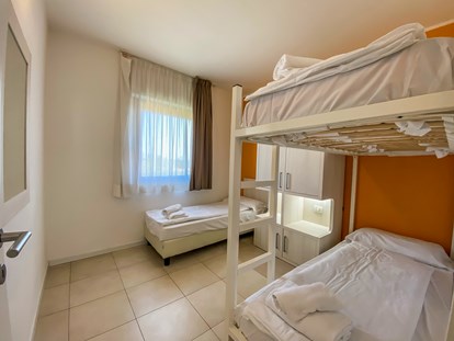 Familienhotel - Pools: Außenpool nicht beheizt - Peschiera del Garda - Superior Apartment - Belvedere Village