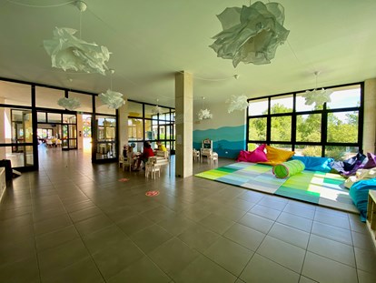Familienhotel - Pools: Außenpool nicht beheizt - Gardasee - Mini club  - Belvedere Village