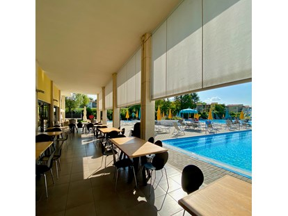 Familienhotel - Pools: Sportbecken - Torbole sul Garda - Restaurant - Belvedere Village