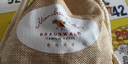 Familienhotel - ausschließlich Familien im Hotel - Brettspiel auf Zimmer - Märchenhotel Braunwald