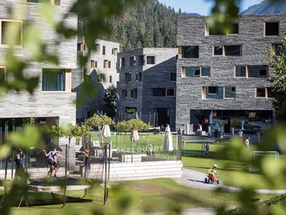 Familienhotel - Umgebungsschwerpunkt: See - Davos Wiesen - rocksresort im Sommer - rocksresort