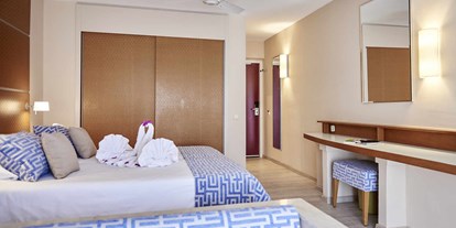 Familienhotel - Kinderwagenverleih - Jandia-Pajara Fuerteventura - Modern eingerichtetes Doppelzimmer im ROBINSON Club Esquinzo Playa - ROBINSON Club Esquinzo Playa