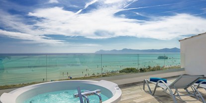 Familienhotel - Tennis - Cala Bona - Terrasse mit Whirlpool - FAMILY HOTEL Playa Garden