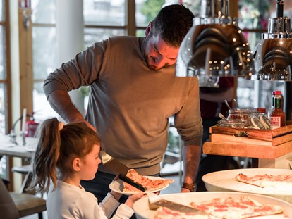 Familienhotel - Verpflegung: alkoholfreie Getränke ganztags inklusive - Salzburg - Pizzeria - Gut Wenghof - Family Resort