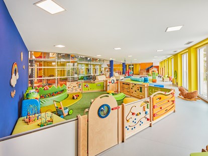 Familienhotel - Einzelzimmer mit Kinderbett - Oberösterreich - Kinderclub - AIGO welcome family