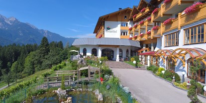 Familienhotel - Schwimmkurse im Hotel - Kärnten - Eingang Haupthaus: https://www.glocknerhof.at - Hotel Glocknerhof