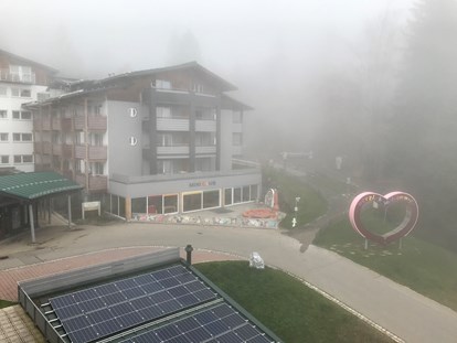 Familienhotel - Kinderbetreuung in Altersgruppen - Riefensberg - Früh morgens im Nebel - Oberjoch - Familux Resort 