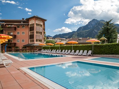 Familienhotel - Pools: Außenpool beheizt - Folgaria - Kinderhotel am Gardasee - Family Hotel Adriana
