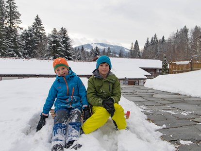 Familienhotel - Kinderbetreuung in Altersgruppen - Riefensberg - Winterspaß im MONDI Resort - MONDI Resort Oberstaufen