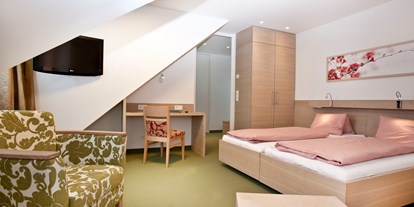 Familienhotel - Pools: Schwimmteich - Oberösterreich - Zimmer - Hotel Weiss***s