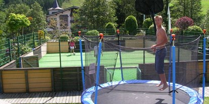 Familienhotel - Wasserrutsche - Kitzbühel - Multiballsportplatz/Tischtennis/Trampolin im Garten - The RESI Apartments "mit Mehrwert"