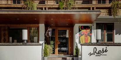 Familienhotel - Skikurs direkt beim Hotel - Kitzbühel - The RESI Apartments
Eingang - The RESI Apartments "mit Mehrwert"