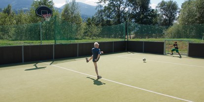 Familienhotel - Verpflegung: Halbpension - Steiermark - Fußballplatz mit Banden - Sport & Familienhotel Bärenwirt