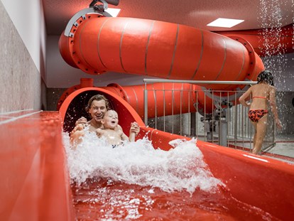 Familienhotel - Pools: Außenpool beheizt - Fulpmes - Mega Wasserrutsche - Aktiv-& Wellnesshotel Bergfried
