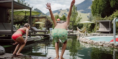 Familienhotel - Teenager-Programm - Salzburg - Jump in den Schwimmteich - Gartenhotel Theresia****S - DAS "Grüne" Familienhotel 