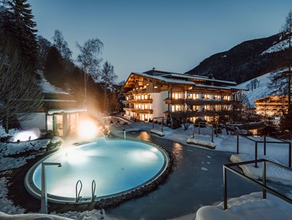 Familienhotel - Pools: Außenpool beheizt - Oberndorf in Tirol - Gartenhotel Theresia****S - DAS "Grüne" Familienhotel 
