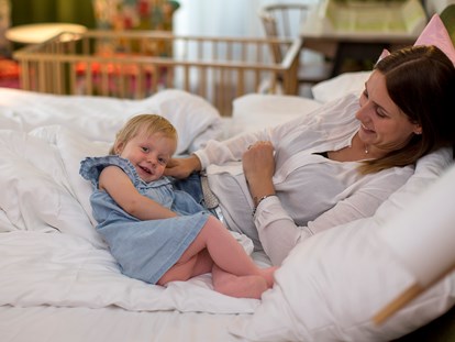 Familienhotel - Kinderbetreuung in Altersgruppen - Gröbming - Doppelzimmer Aigenberg gut geeignet für Kleinfamilien - Hotel Felsenhof