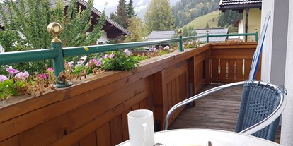 Familienhotel - Ausritte mit Pferden - Salzburg - Balkon - Hotel Felsenhof