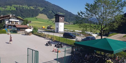Familienhotel - Ausritte mit Pferden - Salzburg - Fahrzeuge für Kinder mit großzügigem Platz zum fahren, Fahrräder zum Ausleihen - Hotel Felsenhof