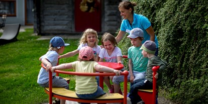 Familienhotel - Spielplatz - Großarl - Kinderbetreuung ab 1 Jahr - Hotel Felsenhof