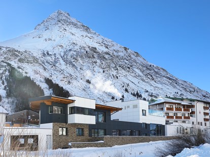 Familienhotel - Schwimmkurse im Hotel - Davos Platz - Hotel - Kinderhotel "Alpenresidenz Ballunspitze"