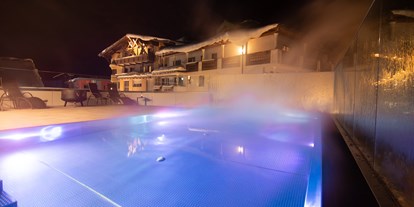 Familienhotel - Umgebungsschwerpunkt: Fluss - Tirol - SKY Infinity Outdoorpool - Kinderhotel "Alpenresidenz Ballunspitze"