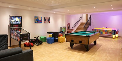Familienhotel - Teenager-Programm - Fiss - Jugendraum - Kinderhotel "Alpenresidenz Ballunspitze"