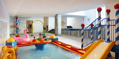 Familienhotel - Schwimmkurse im Hotel - Österreich - Wasserwelt - Kinderhotel "Alpenresidenz Ballunspitze"