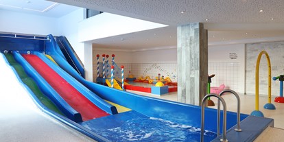 Familienhotel - Schwimmkurse im Hotel - Österreich - Wasserrutschen - Kinderhotel "Alpenresidenz Ballunspitze"