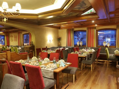 Familienhotel - Umgebungsschwerpunkt: Fluss - Österreich - Restaurant - Kinderhotel "Alpenresidenz Ballunspitze"