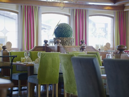 Familienhotel - Kinderbetreuung in Altersgruppen - Nauders - Restaurant - Kinderhotel "Alpenresidenz Ballunspitze"