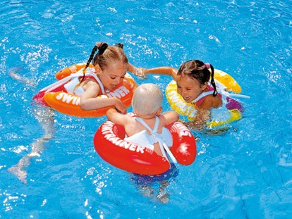 Familienhotel - Pools: Infinity Pool - Nauders - Schwimmkurs - Kinderhotel "Alpenresidenz Ballunspitze"