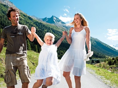 Familienhotel - Wasserrutsche - Ladis - Sommer - Kinderhotel "Alpenresidenz Ballunspitze"