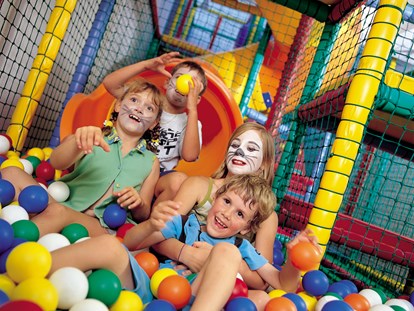 Familienhotel - Umgebungsschwerpunkt: Fluss - Österreich - Soft Play Anlage - Kinderhotel "Alpenresidenz Ballunspitze"